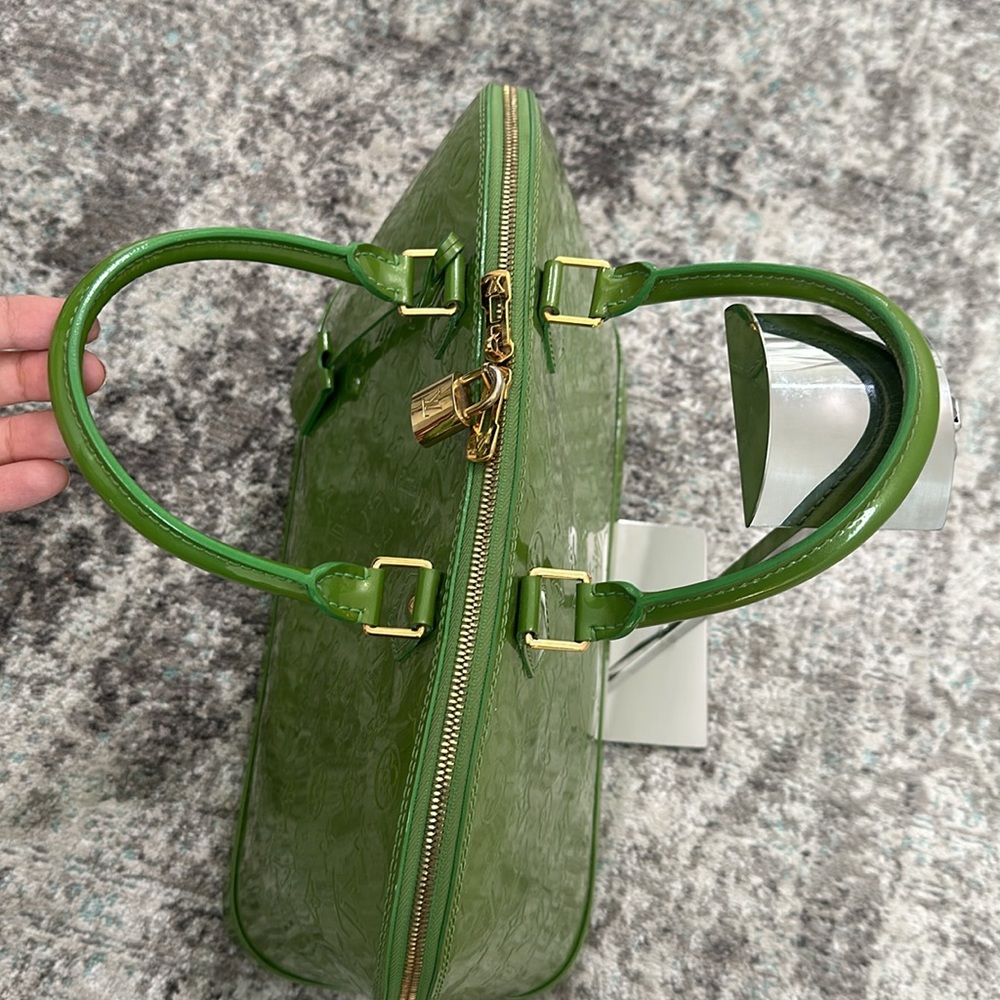 Louis Vuitton Alma GM - Limited Edition Vert Tonic Monogram Vernis - Picture 12 of 17